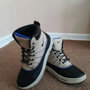 $50 Nike Woodside Boots Size 9